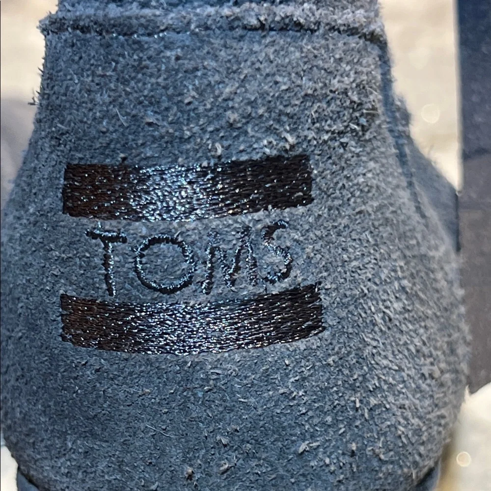 TOM'S Gray Suede Leather Desert Wedge Ankle Bootie Size 6.5 - Picture 2 of 10